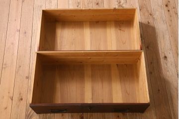 アンティーク家具　和製アンティーク 明治期　脚付き　モダンな雰囲気が魅力的なタンスローチェスト(衣装箪笥、引き出し、テレビ台)