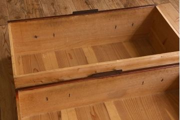 アンティーク家具　和製アンティーク 明治期　脚付き　モダンな雰囲気が魅力的なタンスローチェスト(衣装箪笥、引き出し、テレビ台)