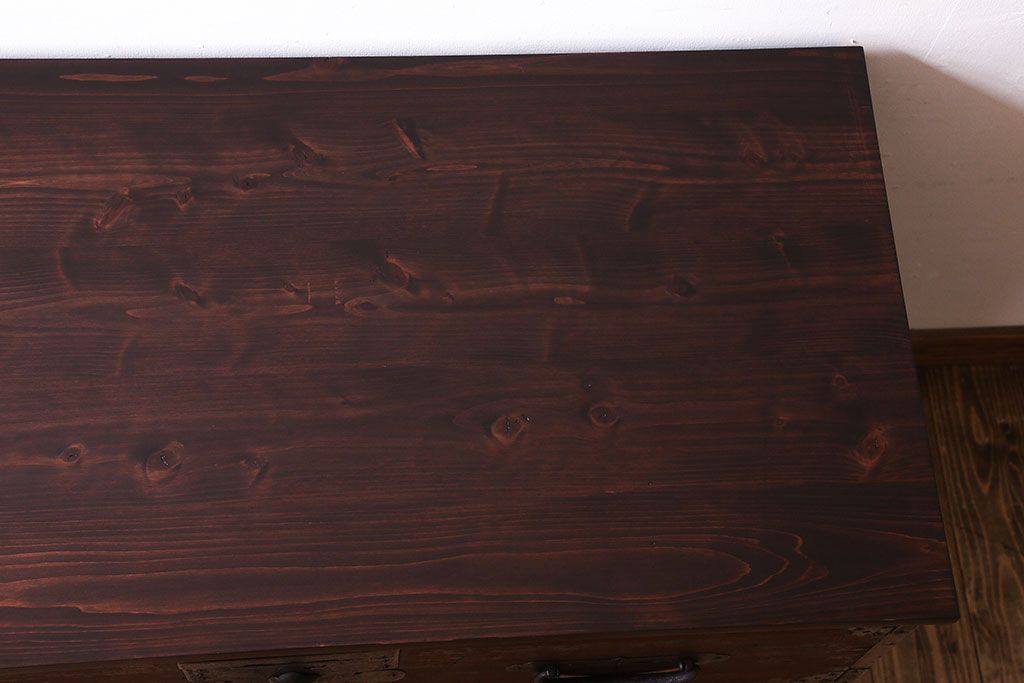 アンティーク家具　和製アンティーク 明治期　脚付き　モダンな雰囲気が魅力的なタンスローチェスト(衣装箪笥、引き出し、テレビ台)