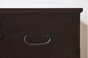 アンティーク家具　和製アンティーク 明治期　脚付き　モダンな雰囲気が魅力的なタンスローチェスト(衣装箪笥、引き出し、テレビ台)