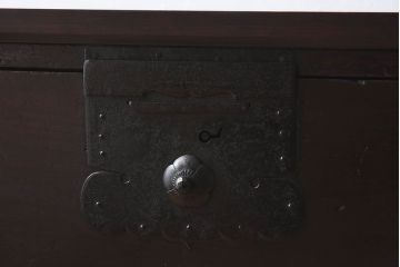 アンティーク家具　和製アンティーク 明治期　脚付き　モダンな雰囲気が魅力的なタンスローチェスト(衣装箪笥、引き出し、テレビ台)