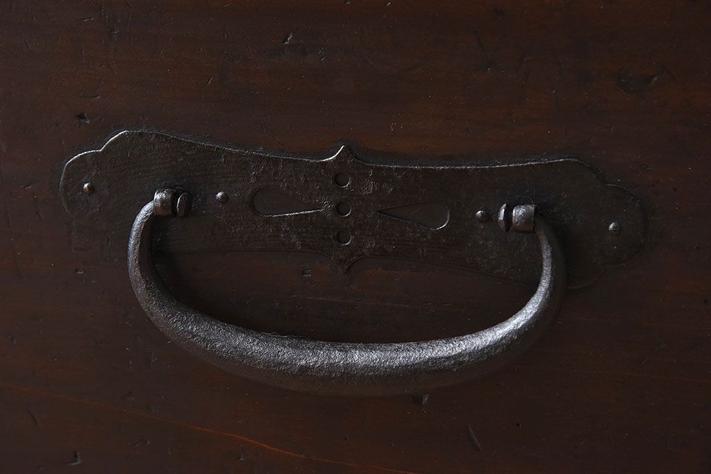 アンティーク家具　和製アンティーク 明治期　脚付き　モダンな雰囲気が魅力的なタンスローチェスト(衣装箪笥、引き出し、テレビ台)