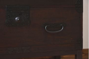 アンティーク家具　和製アンティーク 明治期　脚付き　モダンな雰囲気が魅力的なタンスローチェスト(衣装箪笥、引き出し、テレビ台)