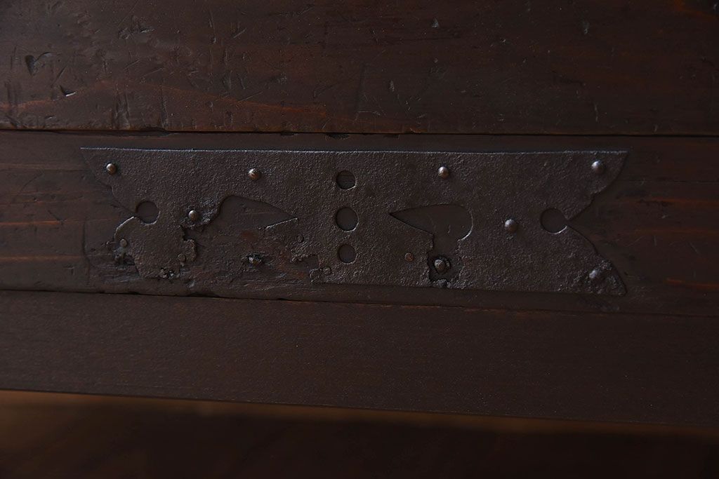 アンティーク家具　和製アンティーク 明治期　脚付き　モダンな雰囲気が魅力的なタンスローチェスト(衣装箪笥、引き出し、テレビ台)