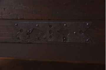 アンティーク家具　和製アンティーク 明治期　脚付き　モダンな雰囲気が魅力的なタンスローチェスト(衣装箪笥、引き出し、テレビ台)