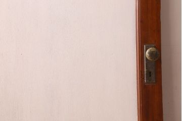 【O様ご成約分】ペイント家具　昭和期　ダイヤガラス入り　シャビーな雰囲気漂う木製ドア(扉)