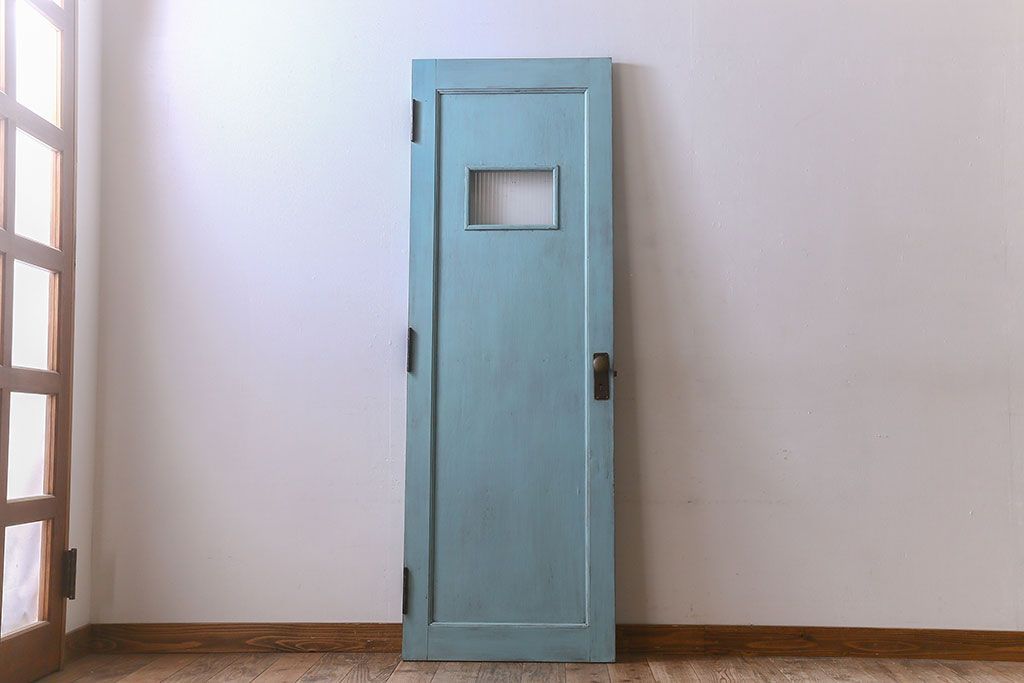 ペイント家具　昭和期　モールガラス入り　シャビーな雰囲気漂う木製ドア(扉)