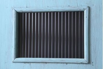 ペイント家具　昭和期　モールガラス入り　シャビーな雰囲気漂う木製ドア(扉)