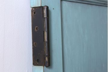 ペイント家具　昭和期　モールガラス入り　シャビーな雰囲気漂う木製ドア(扉)