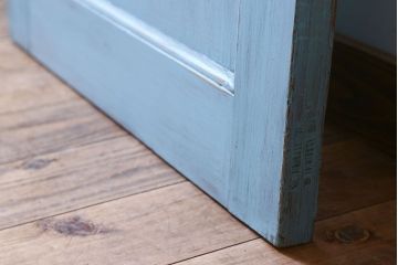 ペイント家具　昭和期　モールガラス入り　シャビーな雰囲気漂う木製ドア(扉)