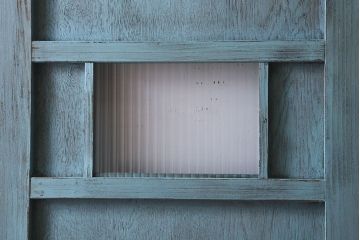 ペイント家具　昭和期　モールガラス入り　シャビーな雰囲気漂う木製ドア(扉)