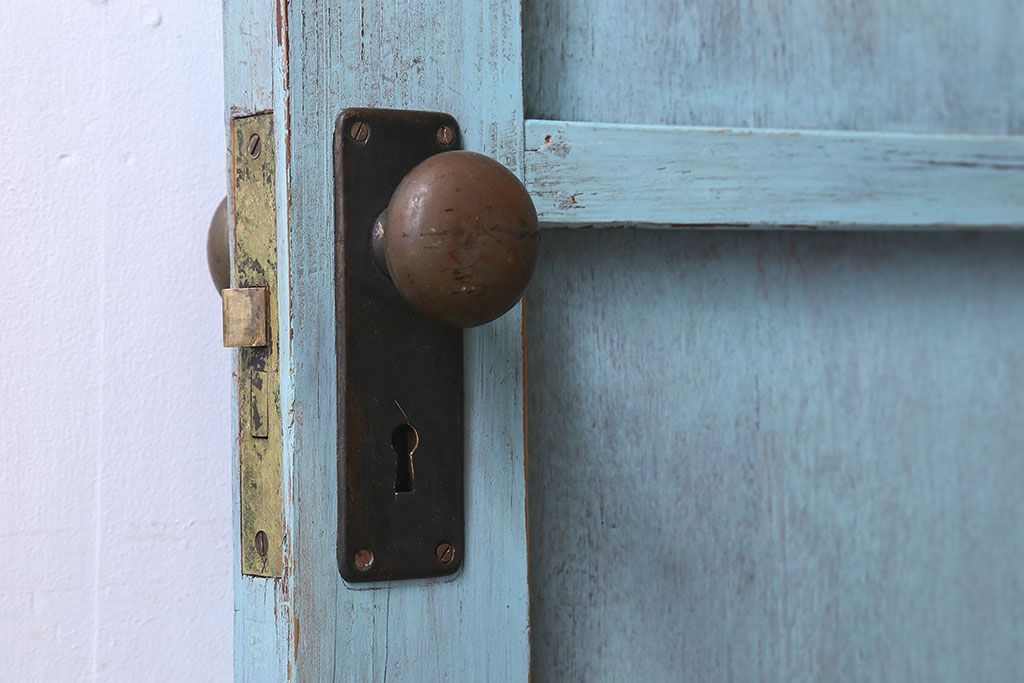 ペイント家具　昭和期　モールガラス入り　シャビーな雰囲気漂う木製ドア(扉)