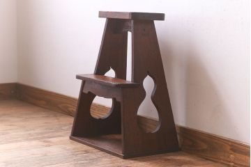 アンティーク雑貨　大正昭和期　ひょうたんのアクセント　懐かしさ漂う踏み台(花台、飾り台)