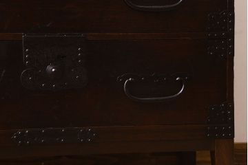 アンティーク家具　和製アンティーク　天板栗材　和モダンの空間を引きたてる　脚付きタンスローチェスト(衣装箪笥、引き出し、テレビ台)