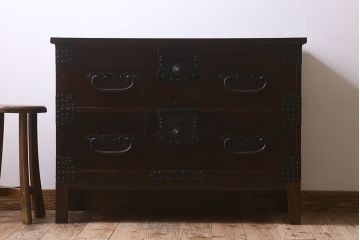 アンティーク家具　和製アンティーク　天板栗材　和モダンの空間を引きたてる　脚付きタンスローチェスト(衣装箪笥、引き出し、テレビ台)