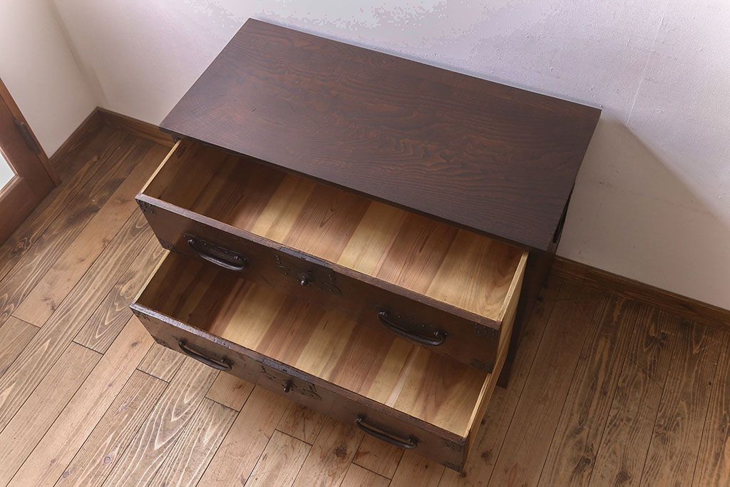 アンティーク家具　和製アンティーク　天板栗材　和モダンの空間を引きたてる　脚付きタンスローチェスト(衣装箪笥、引き出し、テレビ台)