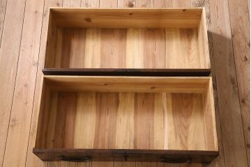 アンティーク家具　和製アンティーク　天板栗材　和モダンの空間を引きたてる　脚付きタンスローチェスト(衣装箪笥、引き出し、テレビ台)