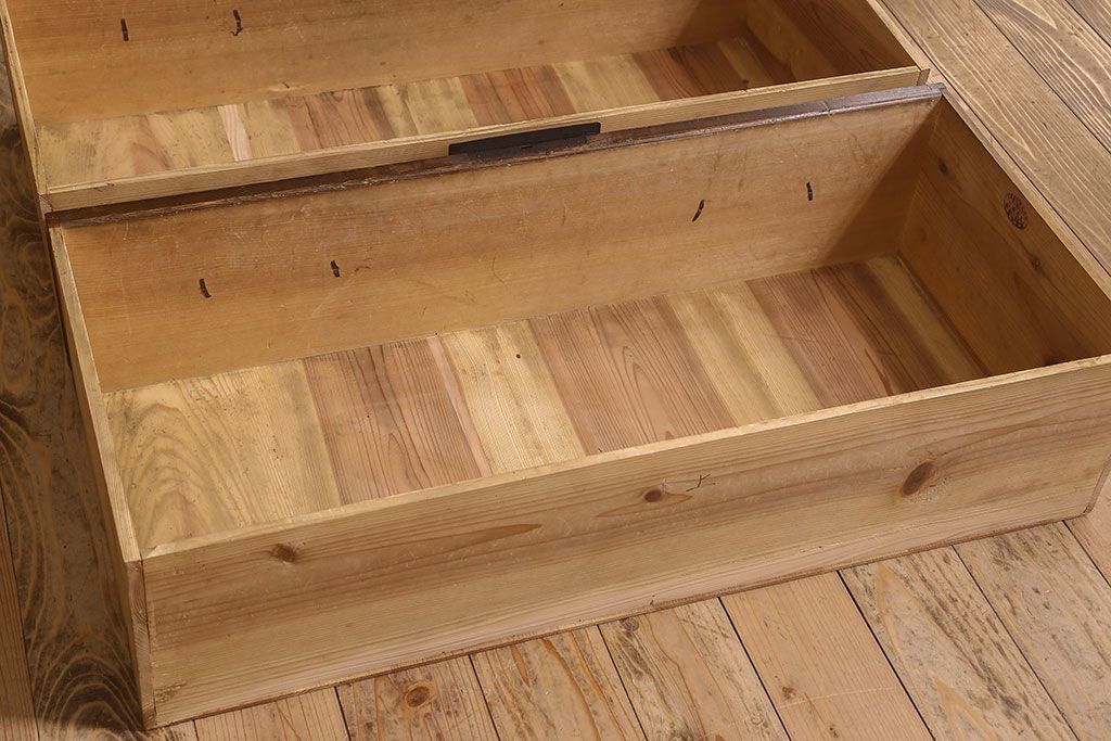 アンティーク家具　和製アンティーク　天板栗材　和モダンの空間を引きたてる　脚付きタンスローチェスト(衣装箪笥、引き出し、テレビ台)