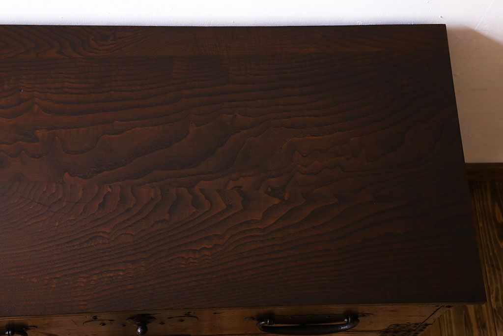 アンティーク家具　和製アンティーク　天板栗材　和モダンの空間を引きたてる　脚付きタンスローチェスト(衣装箪笥、引き出し、テレビ台)