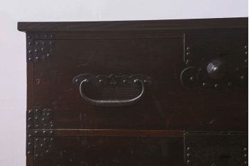 アンティーク家具　和製アンティーク　天板栗材　和モダンの空間を引きたてる　脚付きタンスローチェスト(衣装箪笥、引き出し、テレビ台)