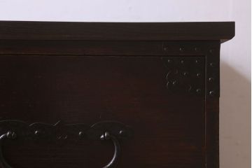 アンティーク家具　和製アンティーク　天板栗材　和モダンの空間を引きたてる　脚付きタンスローチェスト(衣装箪笥、引き出し、テレビ台)