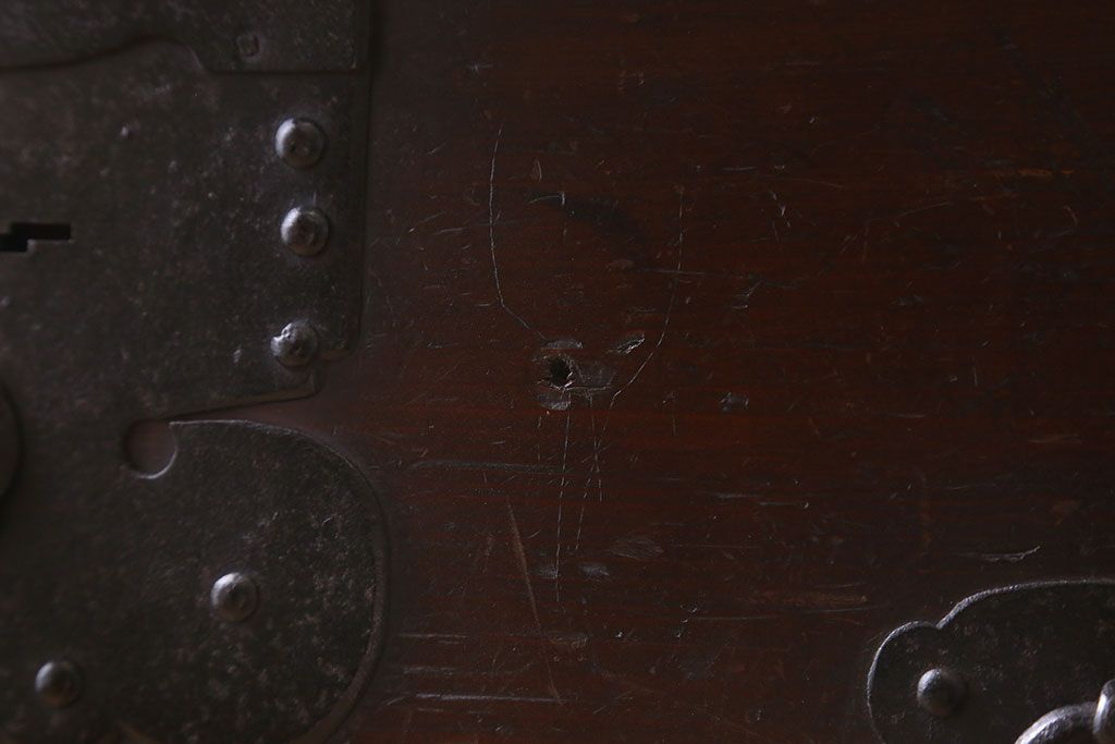 アンティーク家具　和製アンティーク　天板栗材　和モダンの空間を引きたてる　脚付きタンスローチェスト(衣装箪笥、引き出し、テレビ台)