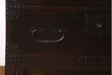 アンティーク家具　和製アンティーク　天板栗材　和モダンの空間を引きたてる　脚付きタンスローチェスト(衣装箪笥、引き出し、テレビ台)