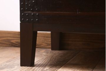 アンティーク家具　和製アンティーク　天板栗材　和モダンの空間を引きたてる　脚付きタンスローチェスト(衣装箪笥、引き出し、テレビ台)