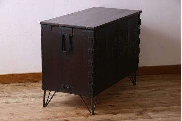 アンティーク家具　和製アンティーク　観音開き戸　鉄脚付き!タンスローチェスト(衣装箪笥、引き出し、テレビ台)