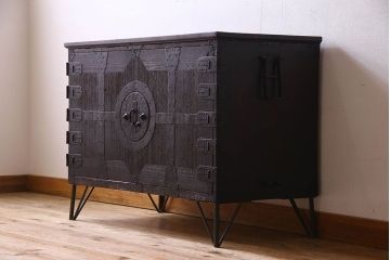 アンティーク家具　和製アンティーク　観音開き戸　鉄脚付き!タンスローチェスト(衣装箪笥、引き出し、テレビ台)