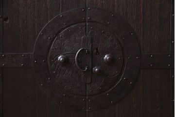 アンティーク家具　和製アンティーク　観音開き戸　鉄脚付き!タンスローチェスト(衣装箪笥、引き出し、テレビ台)