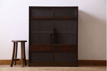 レトロ家具　昭和レトロ　美しいダイヤガラス入り!薄型収納棚(戸棚、食器棚)