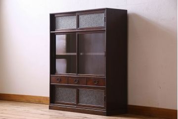 レトロ家具　昭和レトロ　美しいダイヤガラス入り!薄型収納棚(戸棚、食器棚)