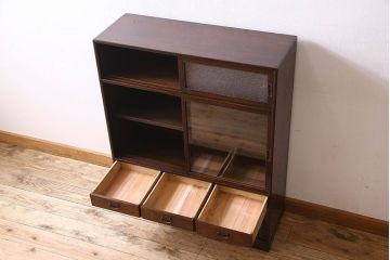 レトロ家具　昭和レトロ　美しいダイヤガラス入り!薄型収納棚(戸棚、食器棚)