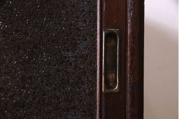 レトロ家具　昭和レトロ　美しいダイヤガラス入り!薄型収納棚(戸棚、食器棚)