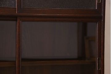 レトロ家具　昭和レトロ　美しいダイヤガラス入り!薄型収納棚(戸棚、食器棚)