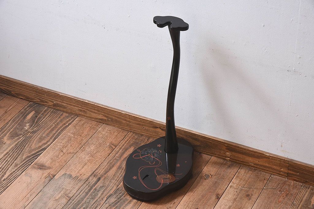 アンティーク雑貨　和製アンティーク　蒔絵　珍しい図柄の木製刀掛け(太刀掛け)