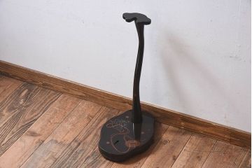 アンティーク雑貨　和製アンティーク　蒔絵　珍しい図柄の木製刀掛け(太刀掛け)