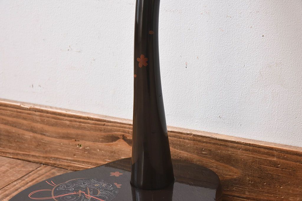 アンティーク雑貨　和製アンティーク　蒔絵　珍しい図柄の木製刀掛け(太刀掛け)