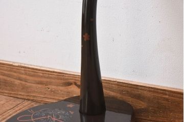 アンティーク雑貨　和製アンティーク　蒔絵　珍しい図柄の木製刀掛け(太刀掛け)