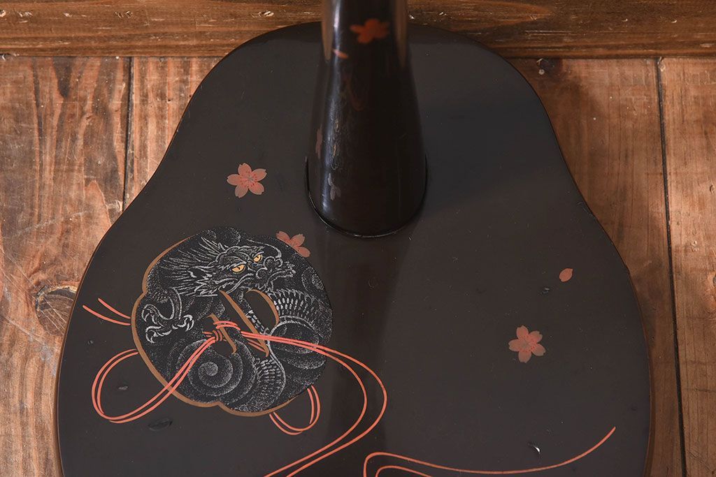 アンティーク雑貨　和製アンティーク　蒔絵　珍しい図柄の木製刀掛け(太刀掛け)