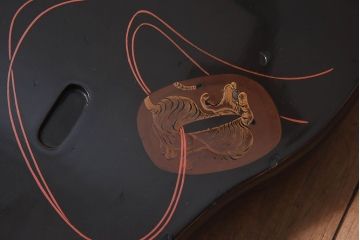 アンティーク雑貨　和製アンティーク　蒔絵　珍しい図柄の木製刀掛け(太刀掛け)