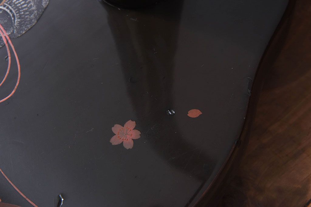 アンティーク雑貨　和製アンティーク　蒔絵　珍しい図柄の木製刀掛け(太刀掛け)