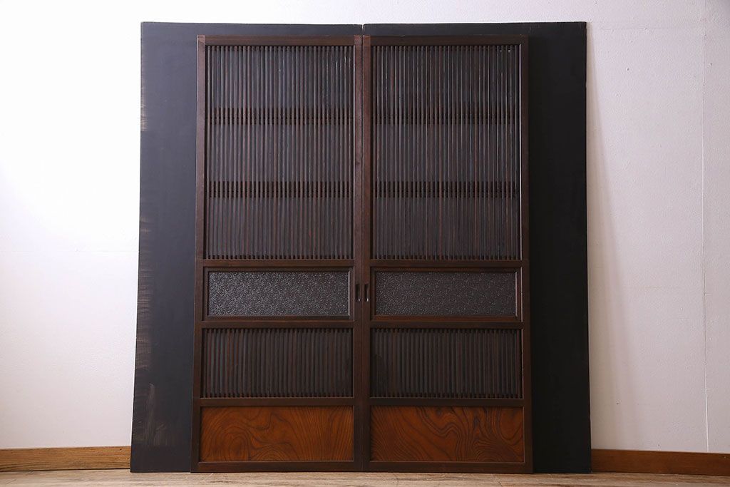 和製アンティーク　腰板ケヤキ材　モダンな格子戸(引き戸)2枚セット