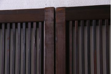 和製アンティーク　腰板ケヤキ材　モダンな格子戸(引き戸)2枚セット