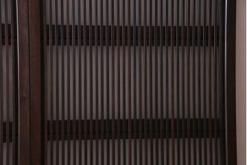 和製アンティーク　腰板ケヤキ材　モダンな格子戸(引き戸)2枚セット