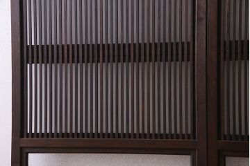 和製アンティーク　腰板ケヤキ材　モダンな格子戸(引き戸)2枚セット