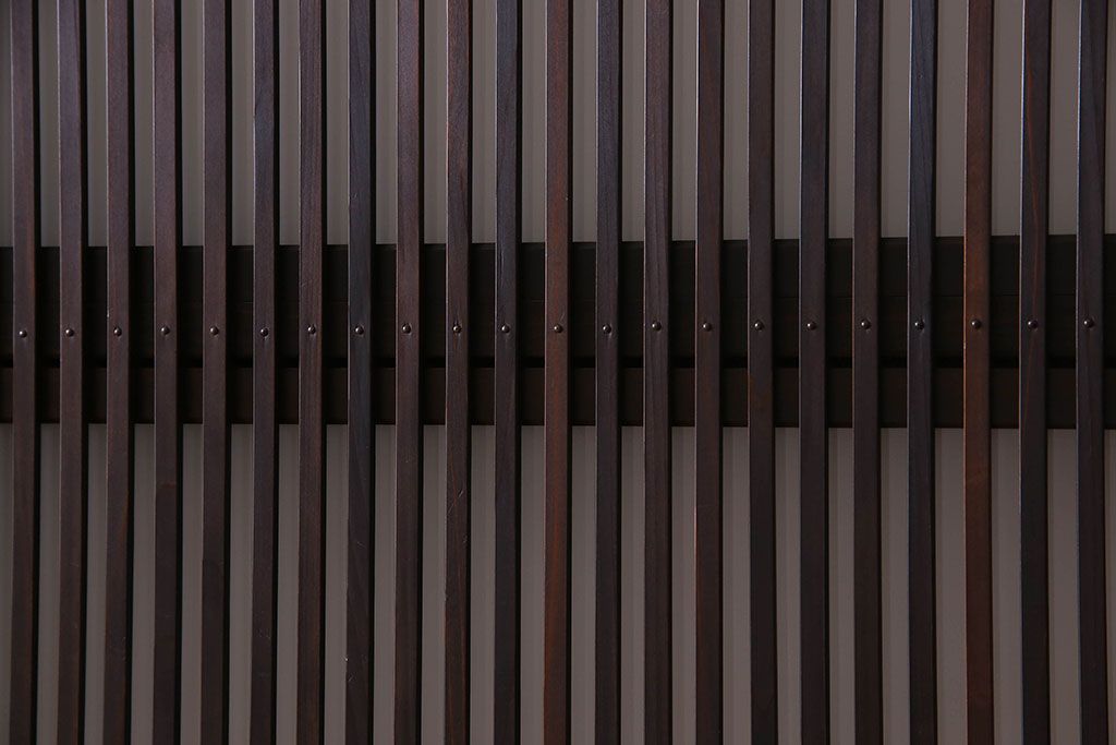 和製アンティーク　腰板ケヤキ材　モダンな格子戸(引き戸)2枚セット