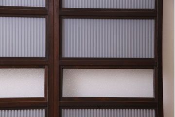 和製アンティーク　腰板ケヤキ材　モダンな格子戸(引き戸)2枚セット