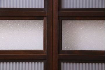 和製アンティーク　腰板ケヤキ材　モダンな格子戸(引き戸)2枚セット